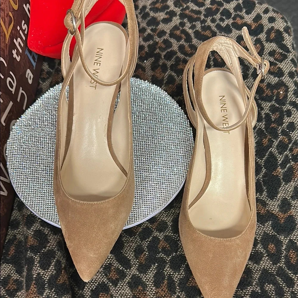 ❣️4/$20 Nine West Tan Stiletto Heels with Ankle Strap. Nice Pre loved condition - Picture 6 of 7